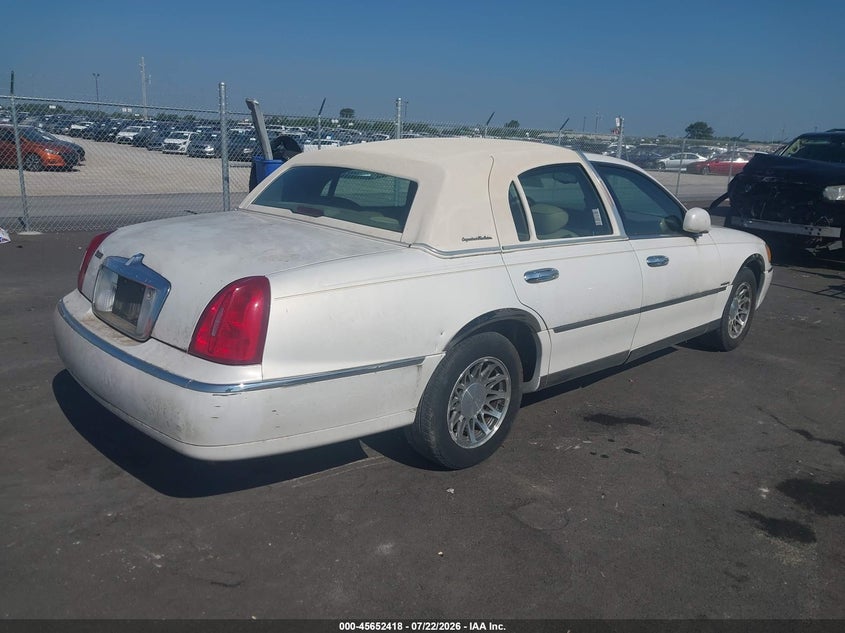 2002 LINCOLN TOWN CAR auction photo 4