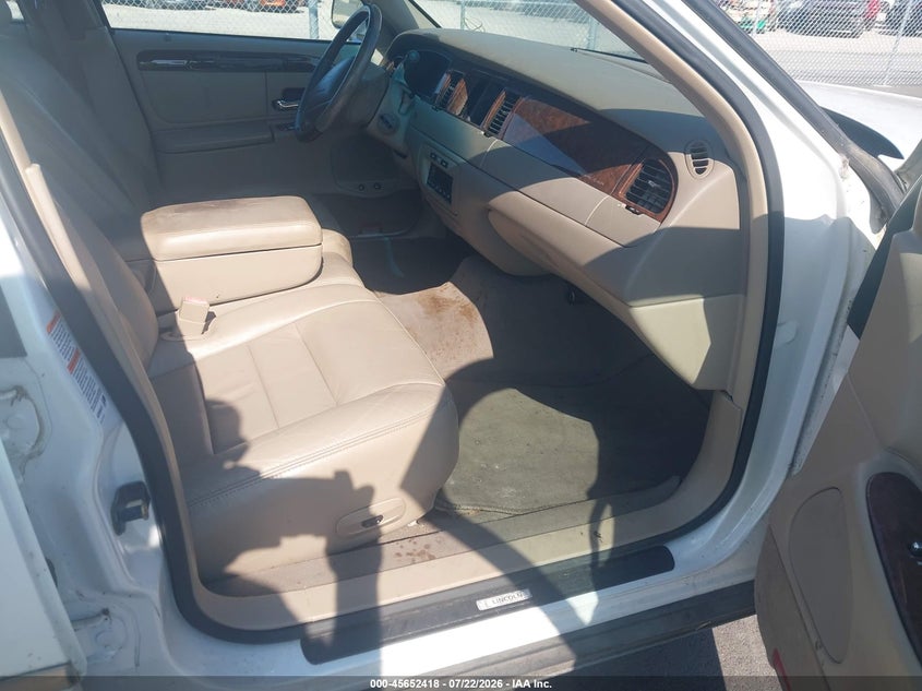 2002 LINCOLN TOWN CAR auction photo 5