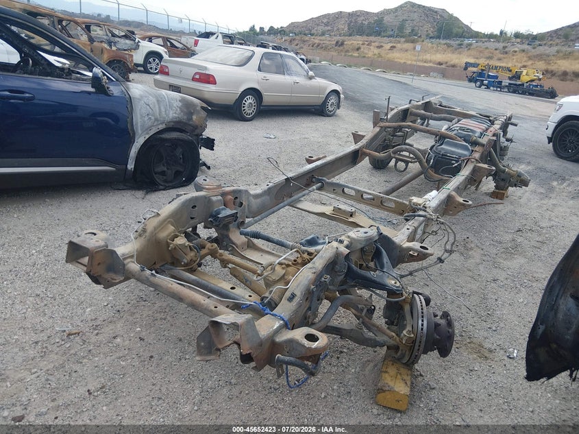 2001 Chevrolet Silverado, Theft Recovery, IAAI, VIN 1GCJC33131F173074 — photo 2