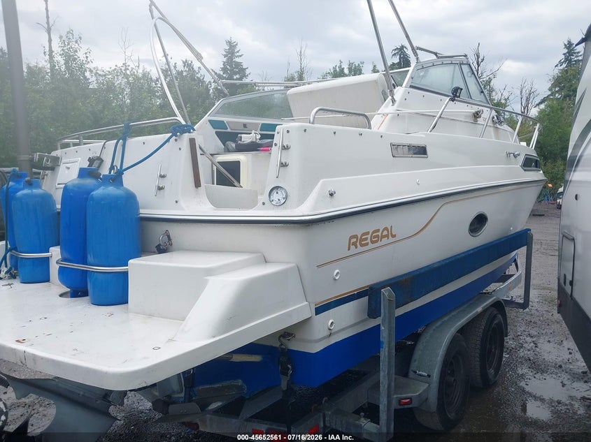 1994 REGAL VALANTI BOAT & TRAILER auction photo 4
