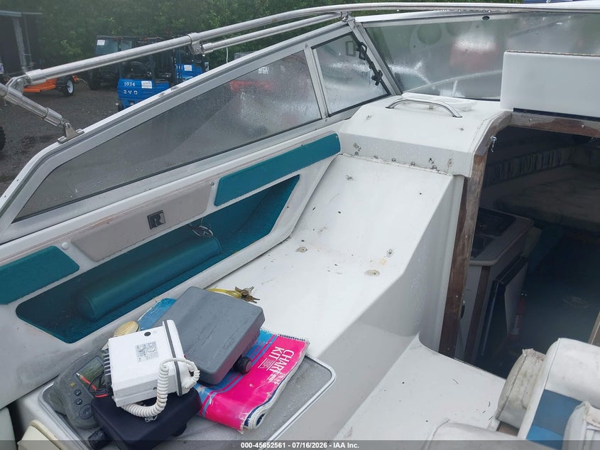 1994 REGAL VALANTI BOAT & TRAILER auction photo 5