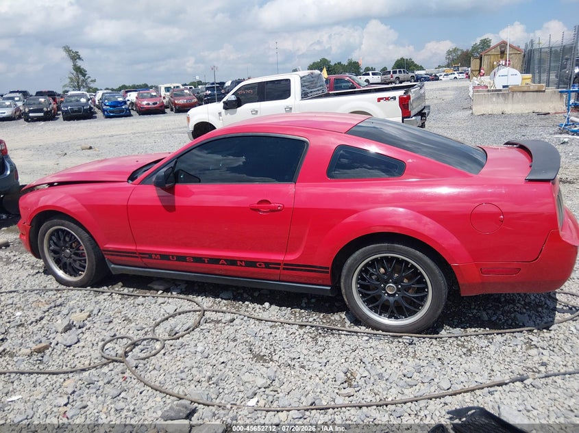 2005 Ford Mustang V6 Deluxe/V6 Premium VIN: 1ZVFT80N555107225 Lot: 45652712