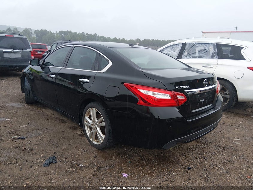 2017 NISSAN ALTIMA auction photo 3