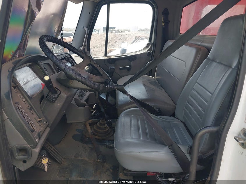 2005 FREIGHTLINER M2 auction photo 6