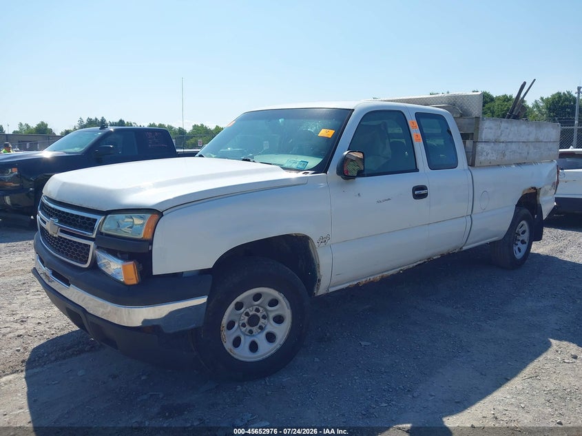 2006 CHEVROLET SILVERADO PICKUP 5.3L V-8 295HP
