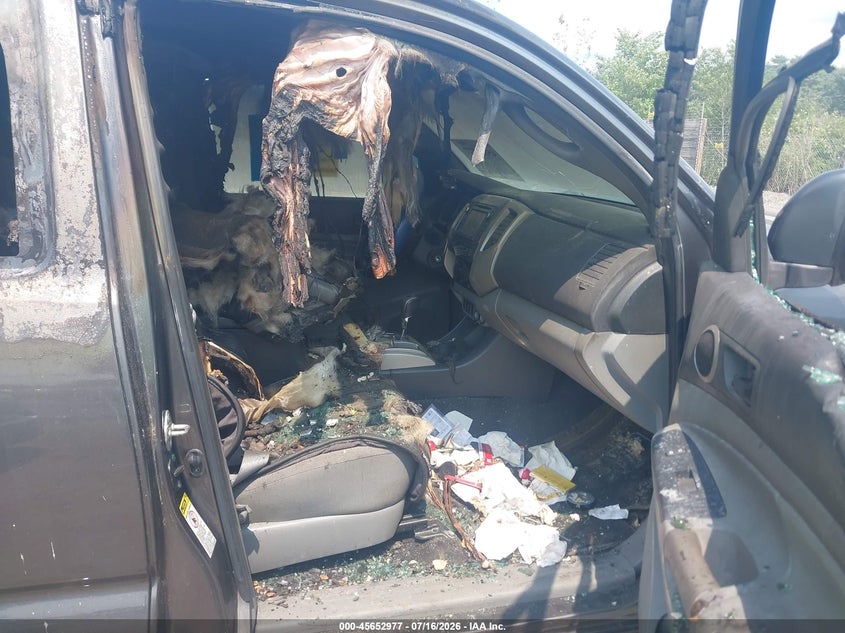 2015 TOYOTA TACOMA auction photo 5