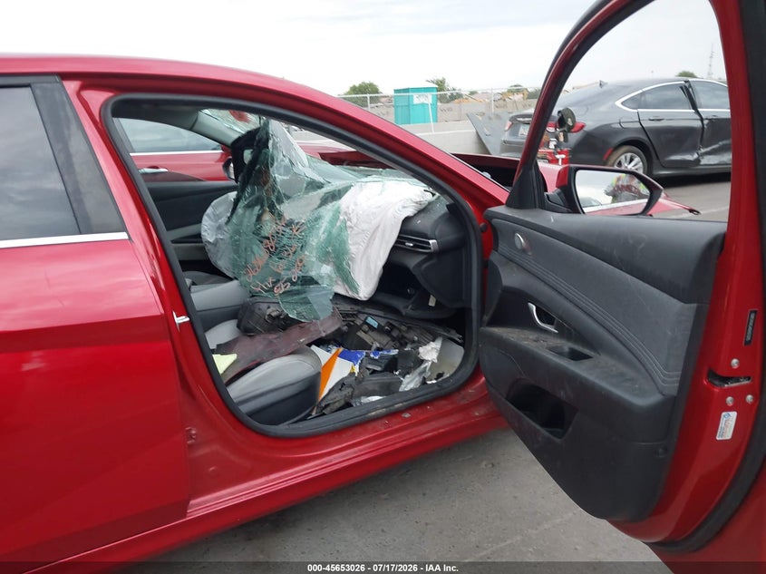 2022 HYUNDAI ELANTRA auction photo 5