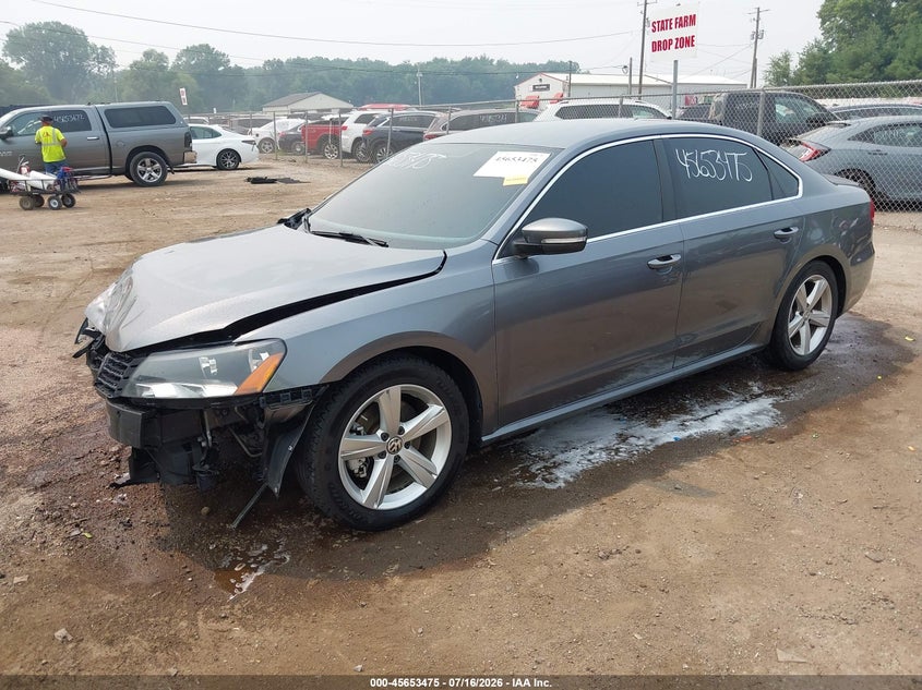 2013 Volkswagen Passat 2.5L Se, Front & Rear, IAAI, VIN 1VWBH7A3XDC081352 — photo 2