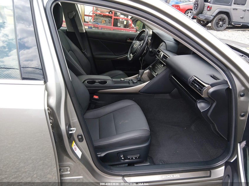 2018 LEXUS IS 300 auction photo 5