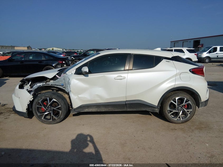 TOYOTA C-HR - zdjęcie 15