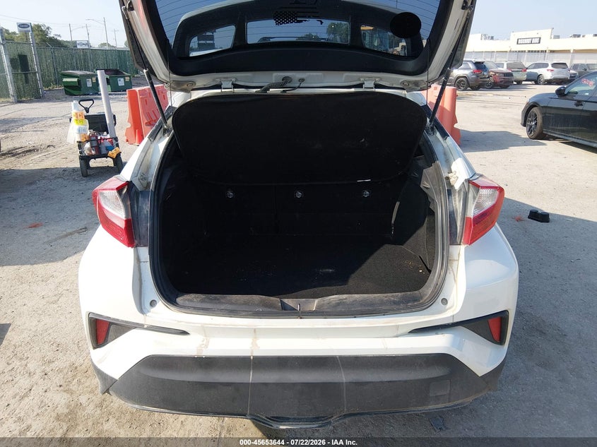 TOYOTA C-HR - zdjęcie 17