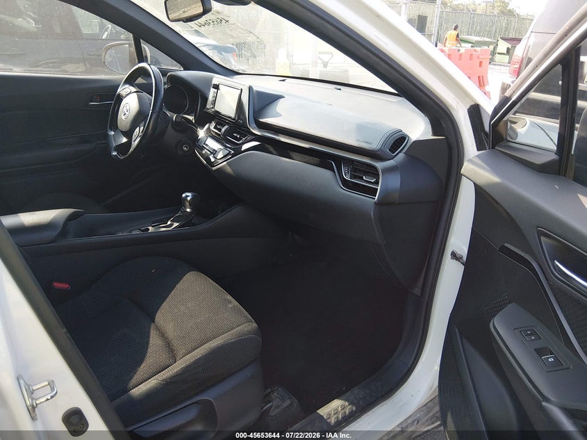 TOYOTA C-HR - zdjęcie 5