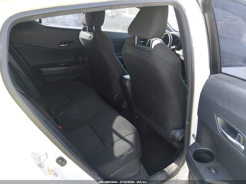TOYOTA C-HR - zdjęcie 8