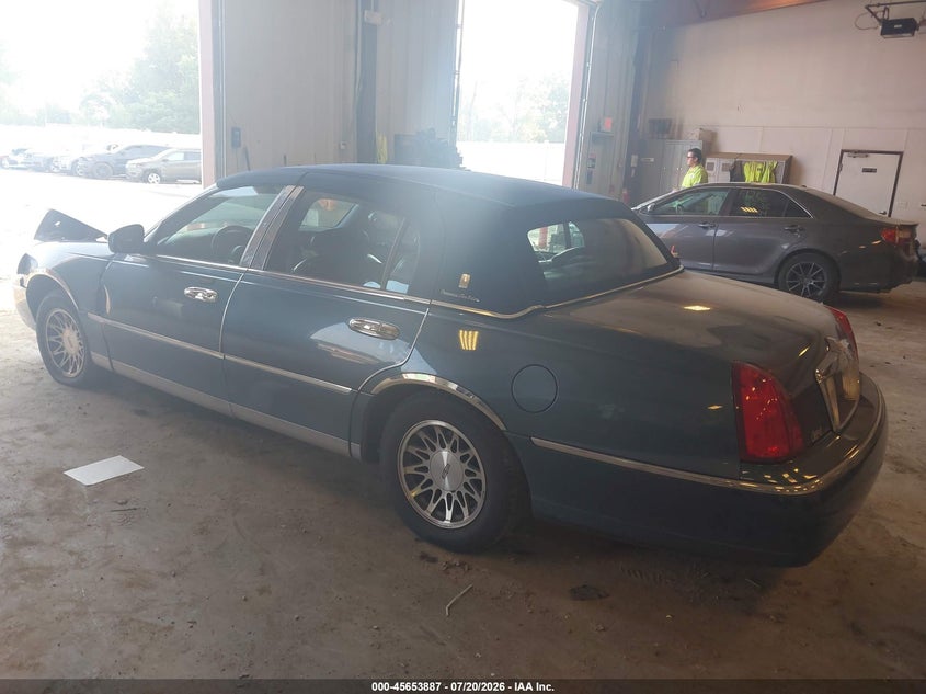 2001 Lincoln Town Car Signature VIN: 1LNHM82W61Y737516 Lot: 45653887