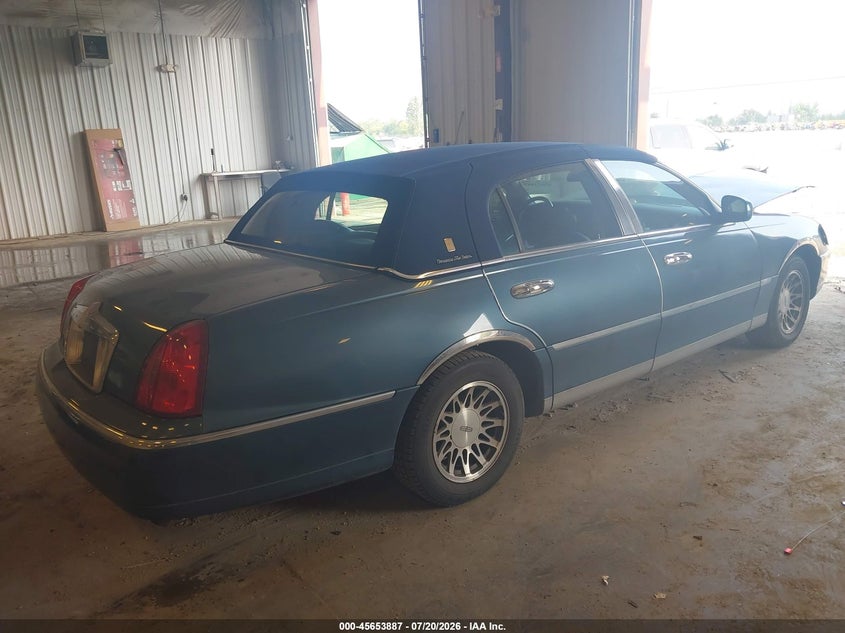 2001 Lincoln Town Car Signature VIN: 1LNHM82W61Y737516 Lot: 45653887