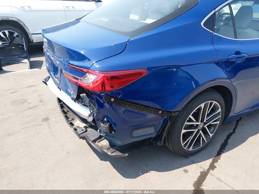 TOYOTA CAMRY - zdjęcie 18