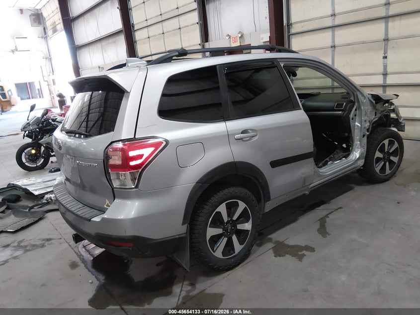Vin: jf2sjagc1jh504122, lot: 46152688, subaru forester 2.5i premium 20184