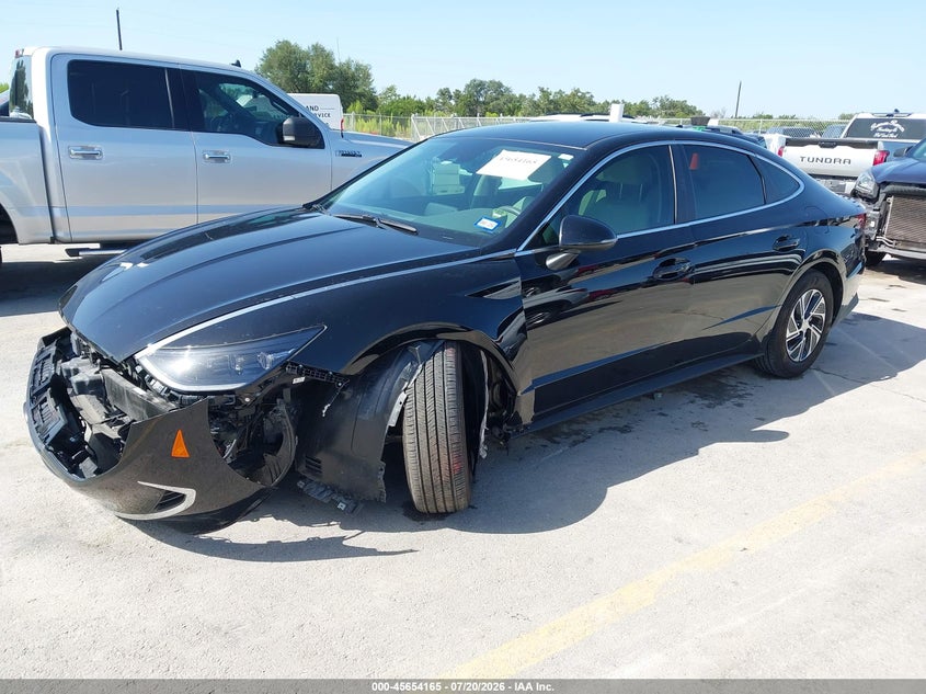 2023 HYUNDAI SONATA HYBRID auction photo 2