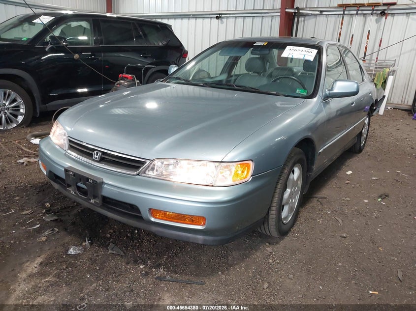 1995 Honda Accord, Rear, IAAI, VIN 1HGCE6662SA018141 — photo 2