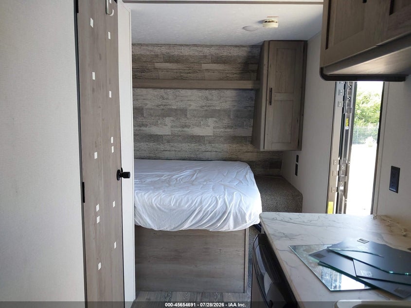 2021 KEYSTONE RV SPRINGDALE auction photo 8