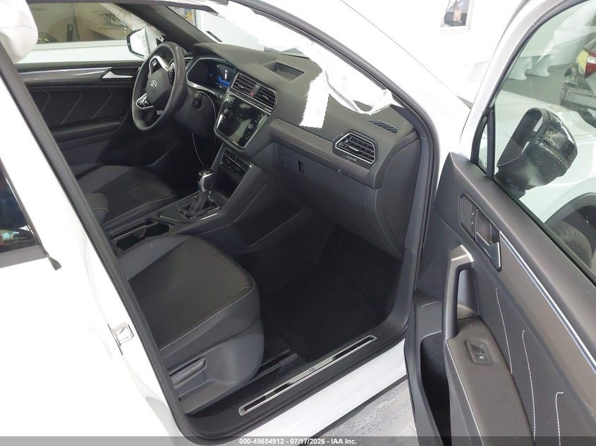2024 VOLKSWAGEN TIGUAN auction photo 5