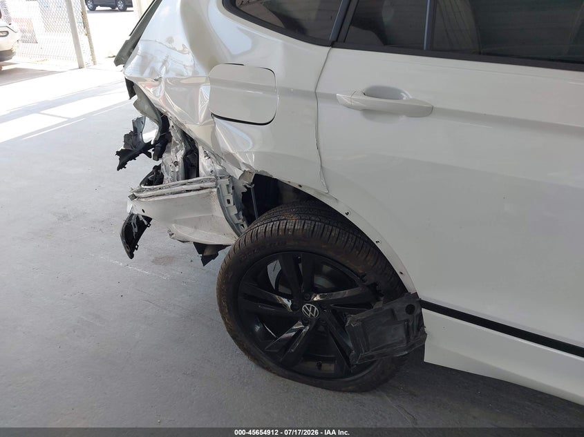 2024 VOLKSWAGEN TIGUAN auction photo 6