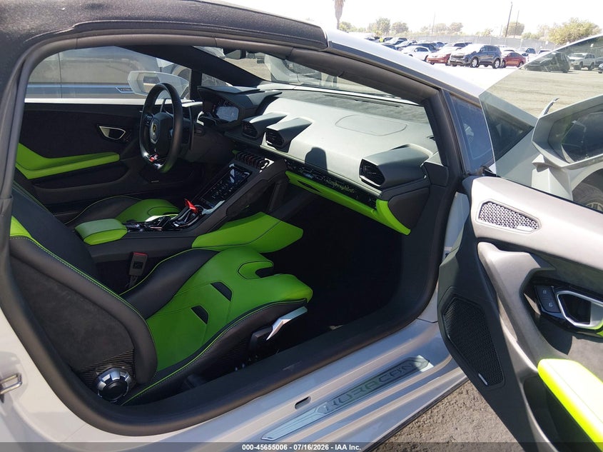 2022 LAMBORGHINI HURACAN EVO auction photo 5
