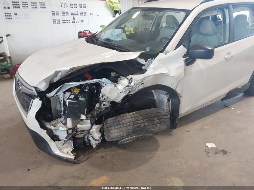 2019 SUBARU FORESTER auction photo 6