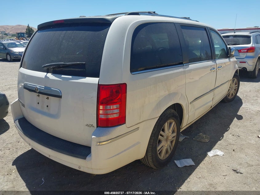 2008 CHRYSLER TOWN & COUNTRY auction photo 4