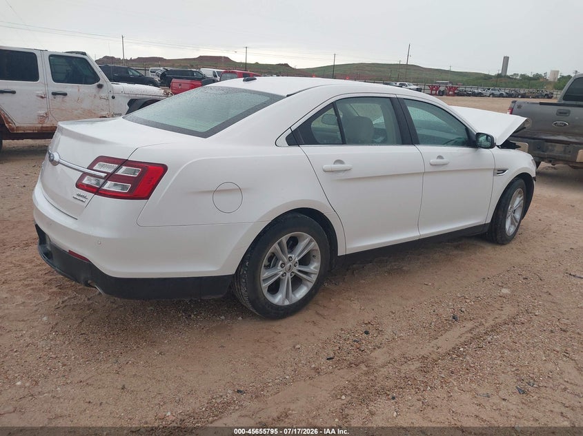2015 FORD TAURUS auction photo 4