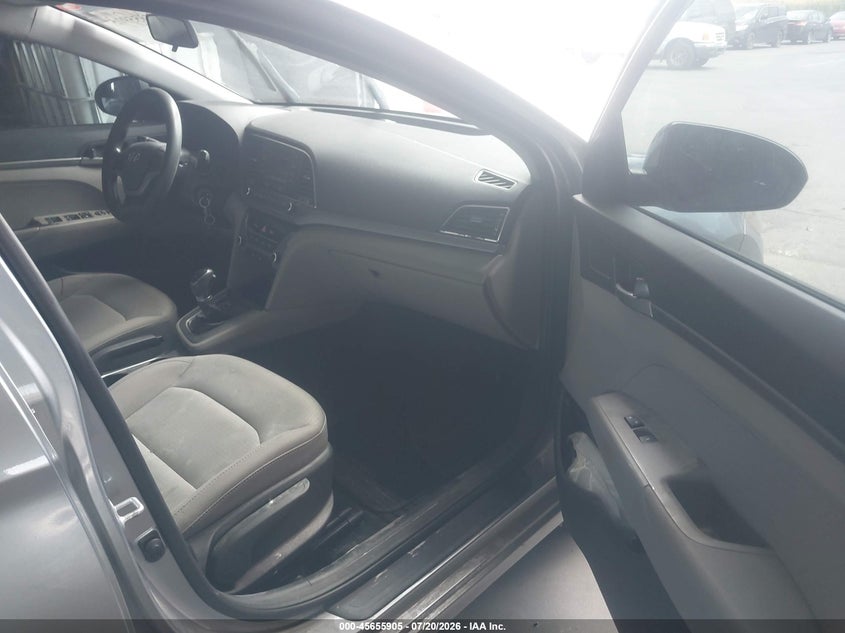 2017 HYUNDAI ELANTRA auction photo 5
