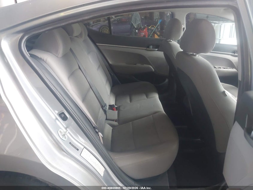 2017 HYUNDAI ELANTRA auction photo 8