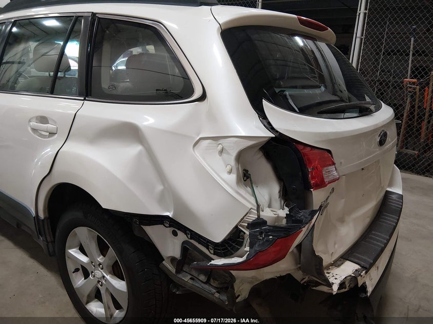 2014 SUBARU OUTBACK auction photo 6