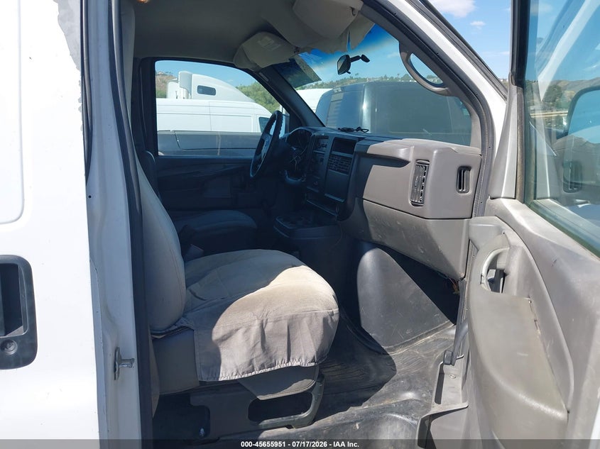 2005 CHEVROLET EXPRESS auction photo 5