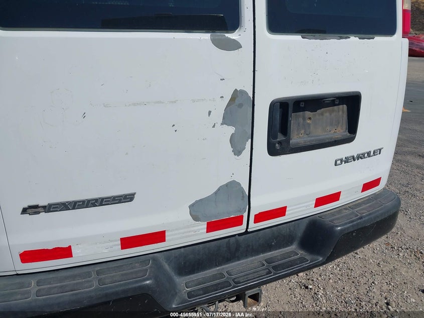 2005 CHEVROLET EXPRESS auction photo 6