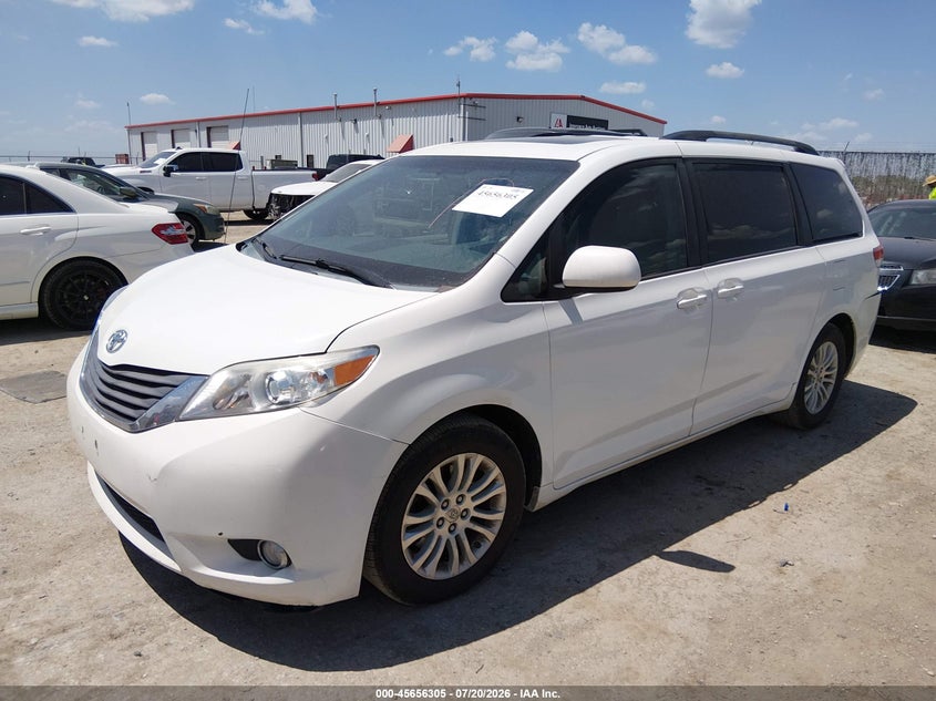 2013 Toyota Sienna, Удар сзади, IAAI, VIN 5TDYK3DC8DS325341 — фото 2