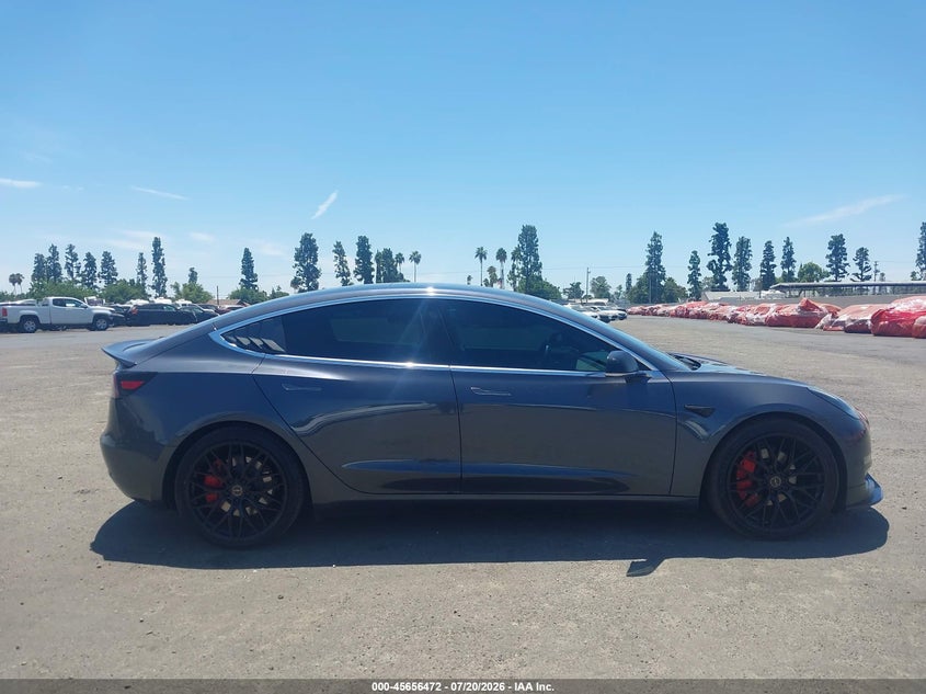 TESLA MODEL 3 - zdjęcie 13