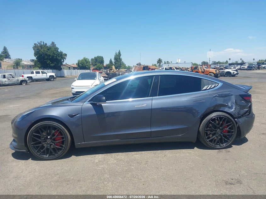 TESLA MODEL 3 - zdjęcie 14