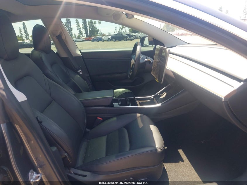TESLA MODEL 3 - zdjęcie 5