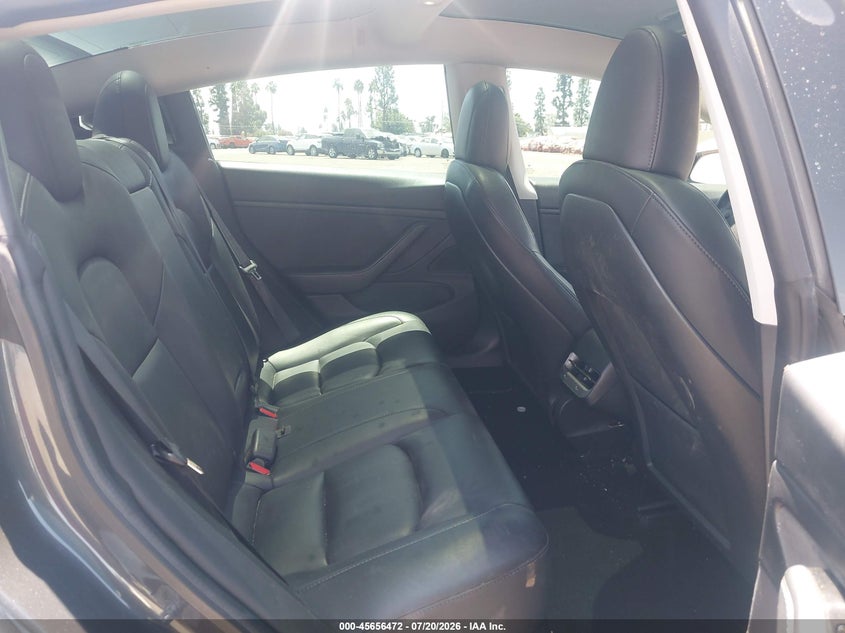 TESLA MODEL 3 - zdjęcie 8