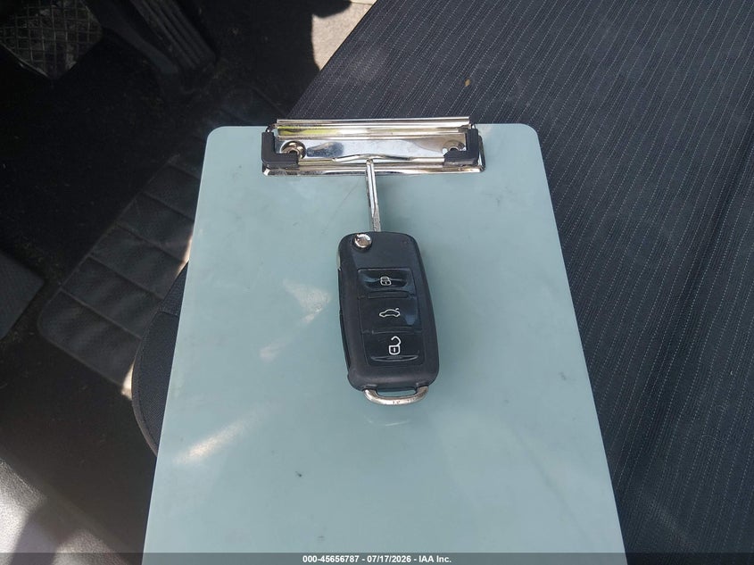 VOLKSWAGEN TIGUAN 2012 VIN WVGAV7AX9CW004412