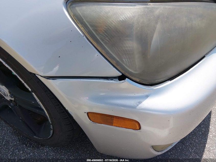 2004 LEXUS IS 300 auction photo 6
