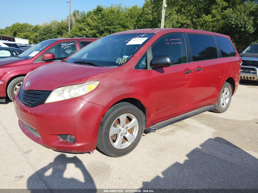 2012 TOYOTA SIENNA auction photo 2