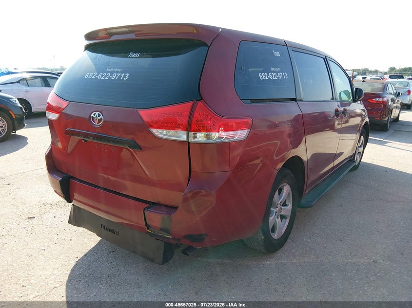 2012 TOYOTA SIENNA auction photo 4