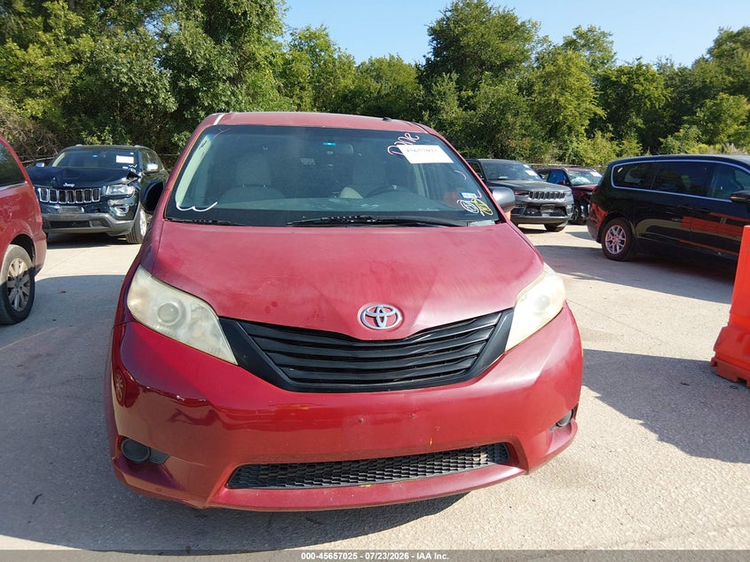 2012 TOYOTA SIENNA auction photo 6