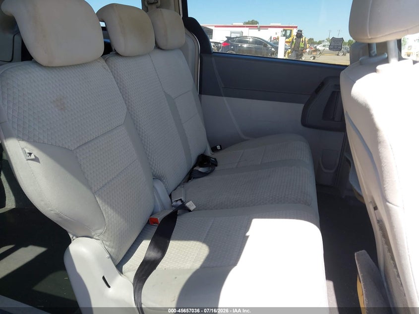 2009 CHRYSLER TOWN & COUNTRY auction photo 8