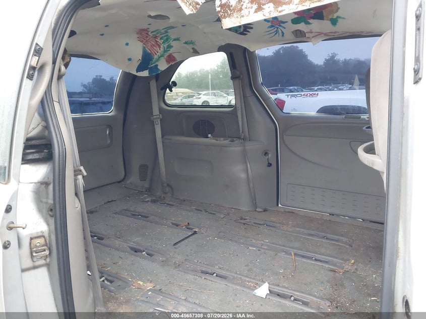 2002 CHRYSLER VOYAGER auction photo 8