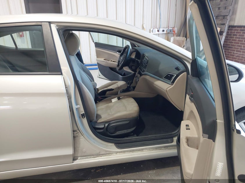 2017 HYUNDAI ELANTRA auction photo 5