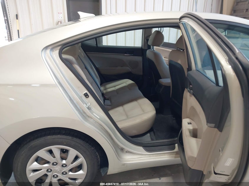2017 HYUNDAI ELANTRA auction photo 8