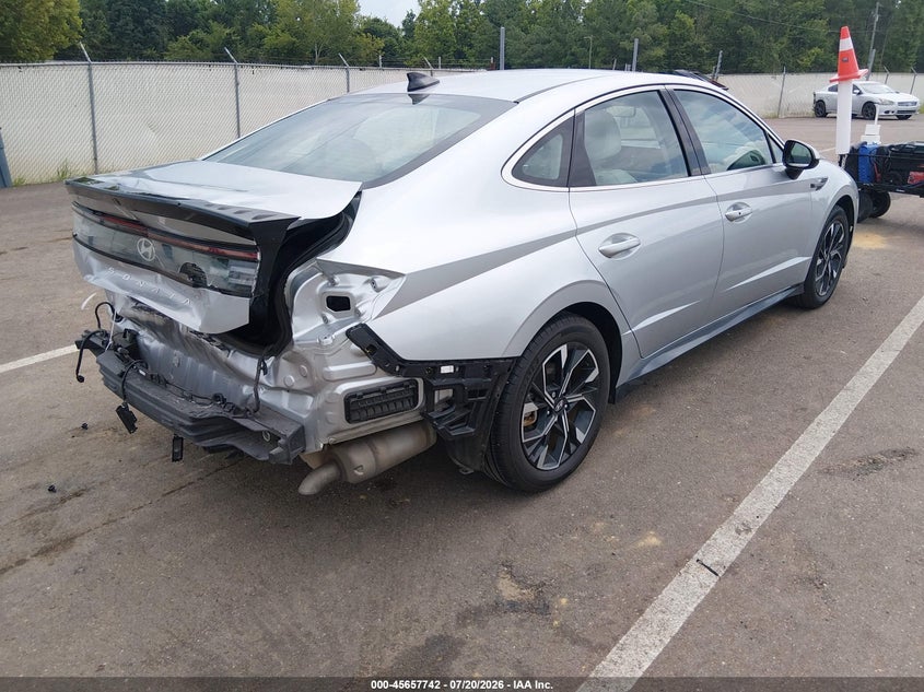 2024 HYUNDAI SONATA auction photo 4